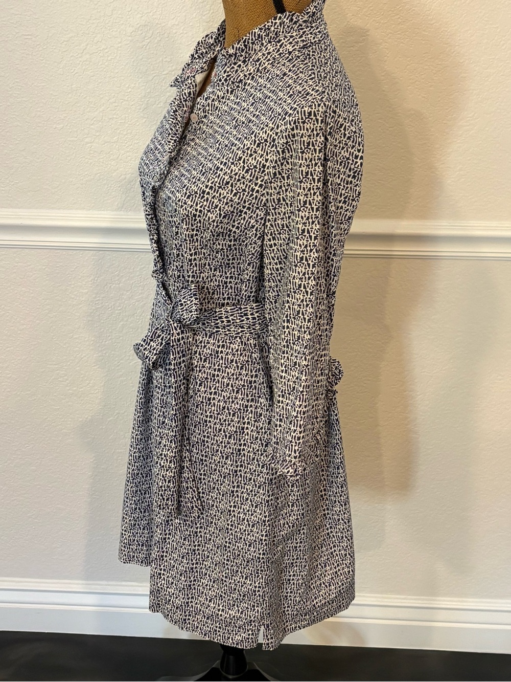 Lilly Pulitzer Brinkley Shirt Dress Navy & White “It’s A Lilly” Print Size 10 - Picture 3 of 8